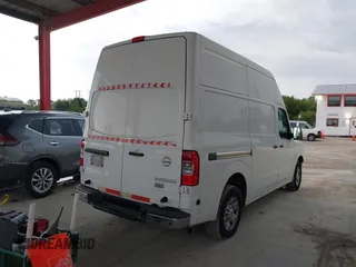 2013 Nissan NV SV z VIN 1N6BF0LY5DN110802, wystawiony jako IAAI lot #39917294 z przebiegiem 197 172 mil mil oraz . Historia ofert i sprzedaży dostępna na DreamBid. Obrazek 4.