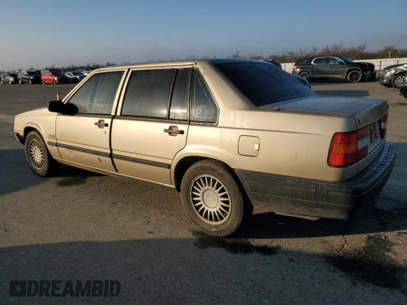 1993 Volvo 900 z VIN YV1JS8318P1140782, wystawiony jako Copart lot #41431855 z przebiegiem 141 139 mil mil oraz Szkoda całkowita • Salvage title. Historia ofert i sprzedaży dostępna na DreamBid. Obrazek 2.