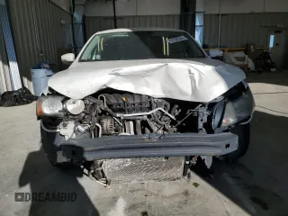 2014 Volkswagen Passat S w/Nav with VIN 1VWAP7A31EC027132, listed as a Copart auction lot 72162524 with 177,297 mi miles and Clean Title. Bid and sale history available at carsss.com. Image 5.
