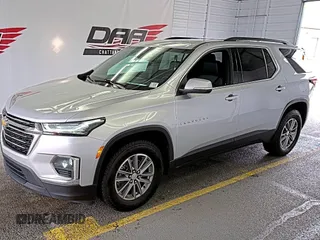 2022 Chevrolet Traverse LT z VIN 1GNERHKW3NJ142590, wystawiony jako IAAI lot #42325353 z przebiegiem 90 703 mil mil oraz . Historia ofert i sprzedaży dostępna na DreamBid. Obrazek 1.