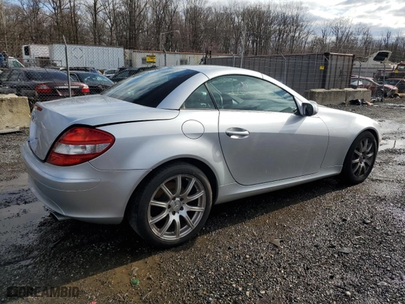 2005 Mercedes-Benz SLK-Class with VIN WDBWK56F25F026373, listed as a Copart auction lot 47872605 with 92,434 mi miles and Salvage Title. Bid and sale history available at carsss.com. Image 3.