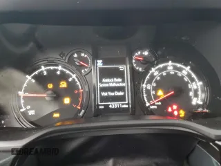 2022 Toyota 4Runner SR5 with VIN JTEMU5JR4N6019845, listed as a Copart auction lot 51411635 with 43,311 mi miles and Salvage title. Bid and sale history available at DreamBid. Image 9.