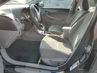 2012 Toyota Corolla L z VIN 2T1BU4EE2CC784314, wystawiony jako Copart lot #57239015 z przebiegiem 168 527 mil mil oraz Szkoda całkowita • Salvage title. Historia ofert i sprzedaży dostępna na DreamBid. Obrazek 7.