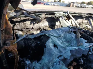 2000 Ford F-350 XL z VIN 1FTWW33F3YED40123, wystawiony jako Copart lot #79572484 z przebiegiem Nie podano mil oraz Nie do naprawy • Non repairable. Historia ofert i sprzedaży dostępna na DreamBid. Obrazek 9.
