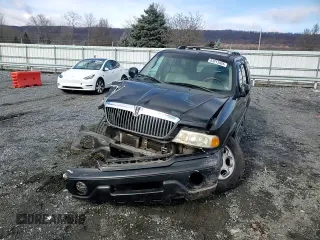 2001 Lincoln Navigator z VIN 5LMFU28R01LJ32925, wystawiony jako Copart lot #83013504 z przebiegiem 132 750 mil mil oraz Szkody całkowita. Historia ofert i sprzedaży dostępna na DreamBid. Obrazek 12.