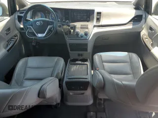 2017 Toyota Sienna XLE Auto Access Seat with VIN 5TDYZ3DC7HS851736, listed as a Copart auction lot 62350585 with 71,833 mi miles and Salvage title. Bid and sale history available at DreamBid. Image 8.