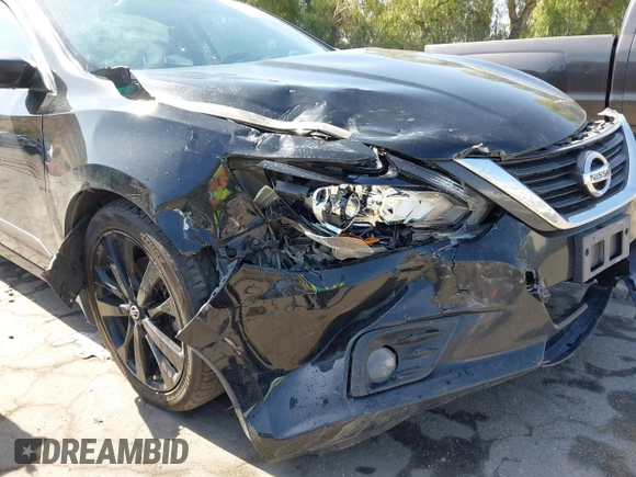 2017 Nissan Altima SV z VIN 1N4AL3AP0HC187796, wystawiony jako IAAI lot #42247396 z przebiegiem 106 024 mil mil oraz . Historia ofert i sprzedaży dostępna na DreamBid. Obrazek 6.