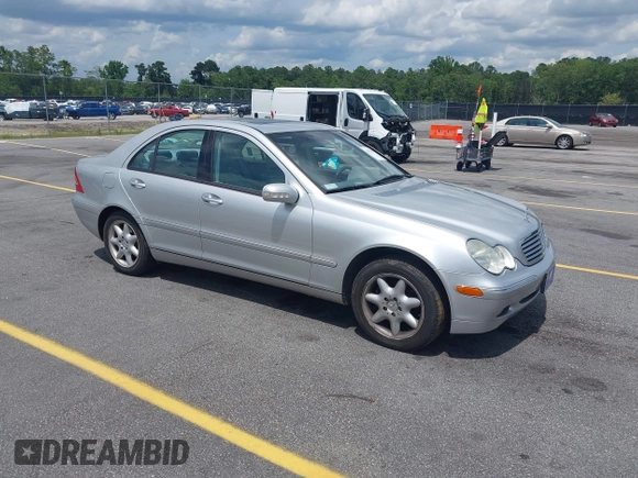 2002 Mercedes-Benz C 230/260/280/320 z VIN WDBRF61J92F276921, wystawiony jako IAAI lot #42507459 z przebiegiem 120 560 mil mil oraz . Historia ofert i sprzedaży dostępna na DreamBid. Obrazek 1.