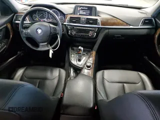 2017 BMW 3 Series 320i xDrive z VIN WBA8E5G50HNU41500, wystawiony jako Copart lot #61642765 z przebiegiem 156 574 mil mil oraz Czysty tytuł • Clean title. Historia ofert i sprzedaży dostępna na DreamBid. Obrazek 8.