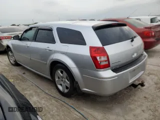 2005 Dodge Magnum SE z VIN 2D4FV48V25H550292, wystawiony jako Copart lot #73678344 z przebiegiem 174 798 mil mil oraz Nie do naprawy • Non repairable. Historia ofert i sprzedaży dostępna na DreamBid. Obrazek 2.