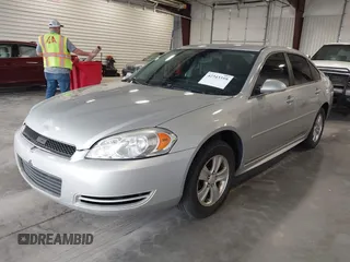 2014 Chevrolet Impala LS z VIN 2G1WA5E35E1177364, wystawiony jako IAAI lot #42343359 z przebiegiem 102 093 mil mil oraz . Historia ofert i sprzedaży dostępna na DreamBid. Obrazek 2.