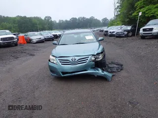 2011 Toyota Camry LE z VIN 4T1BF3EK5BU644099, wystawiony jako IAAI lot #42496119 z przebiegiem 143 958 mil mil oraz . Historia ofert i sprzedaży dostępna na DreamBid. Obrazek 6.