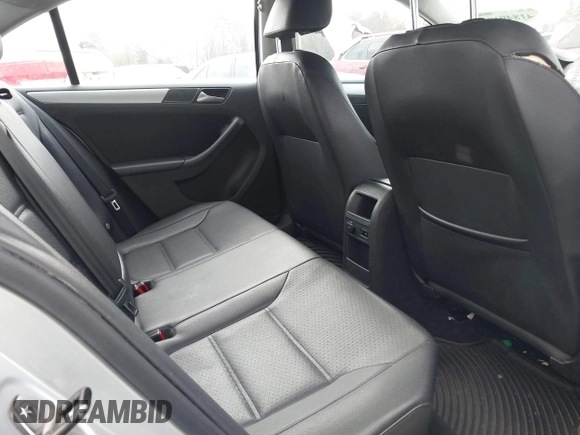 2013 Volkswagen Jetta Sedan SE with VIN 3VWDP7AJ3DM211027, listed as a IAAI auction lot 41849198 with 125,624 mi miles. Bid and sale history available at carsss.com. Image 8.