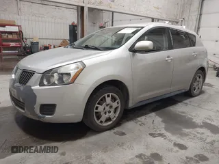 2009 Pontiac Vibe z VIN 5Y2SM67019Z416332, wystawiony jako IAAI lot #42169769 z przebiegiem 253 861 mil mil oraz . Historia ofert i sprzedaży dostępna na DreamBid. Obrazek 2.