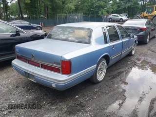 1995 Lincoln Town Car Executive with VIN 1LNLM81W9SY676031, listed as a IAAI auction lot 42537591 with 97,467 mi miles and . Bid and sale history available at DreamBid. Image 4.
