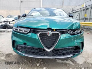 2024 Alfa Romeo Tonale Ti z VIN ZASPATCW0R3055934, wystawiony jako Copart lot #67899114 z przebiegiem 4211 mil mil oraz Szkody całkowita. Historia ofert i sprzedaży dostępna na DreamBid. Obrazek 5.