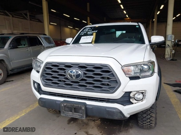 2020 Toyota Tacoma 4WD SR5 with VIN 5TFCZ5AN6LX235847, listed as a IAAI auction lot 41676928 with 77,384 mi miles. Bid and sale history available at carsss.com. Image 12.