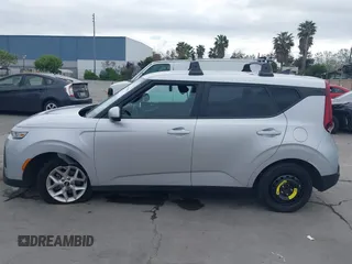 2020 Kia Soul LX with VIN KNDJ23AU7L7005578, listed as a IAAI auction lot 42074848 with 162,185 mi miles. Bid and sale history available at carsss.com. Image 15.