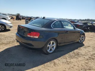 2011 BMW 1 Series 128i z VIN WBAUP9C52BVL90000, wystawiony jako Copart lot #48722805 z przebiegiem Nie podano mil oraz Szkody całkowita. Historia ofert i sprzedaży dostępna na DreamBid. Obrazek 3.