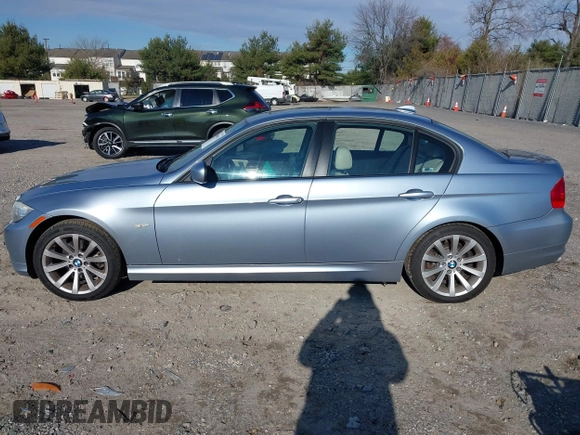 2011 BMW 3 Series 328i xDrive with VIN WBAPK5G51BNN29824, listed as a IAAI auction lot 40990352 with 171,133 mi miles and . Bid and sale history available at carsss.com. Image 14.
