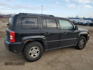 2008 Jeep Patriot Sport with VIN 1J8FT28W88D772426, listed as a Copart auction lot 53170685 with 220,130 mi miles and Clean Title. Bid and sale history available at carsss.com. Image 3.