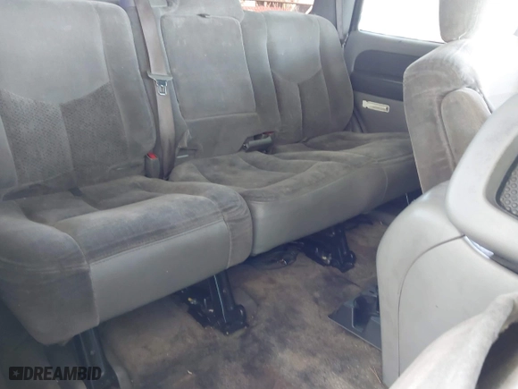 2003 Chevrolet Tahoe LT with VIN 1GNEC13T03J180708, listed as a IAAI auction lot 41543671 with 203,442 mi miles. Bid and sale history available at carsss.com. Image 8.