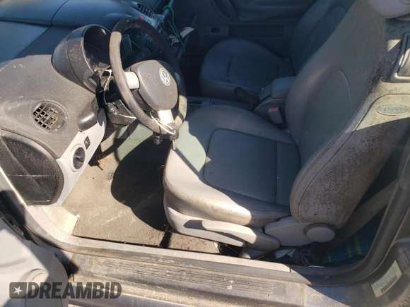 2004 Volkswagen Beetle GLS с VIN 3VWCM31Y34M320887, выставлен на аукционе Copart как лот 54332455 с пробегом 12 064 миль миль и Списание • Salvage title. История ставок и продаж доступна на DreamBid. Изображение 7.