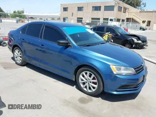 2015 Volkswagen Jetta SE z VIN 3VWD17AJ0FM258133, wystawiony jako IAAI lot #42191943 z przebiegiem 105 888 mil mil oraz . Historia ofert i sprzedaży dostępna na DreamBid. Obrazek 1.