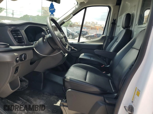 2023 Ford Transit Cargo z VIN 1FTBR1C81PKB53460, wystawiony jako Copart lot #60905465 z przebiegiem 35 658 mil mil oraz Czysty tytuł • Clean title. Historia ofert i sprzedaży dostępna na DreamBid. Obrazek 7.