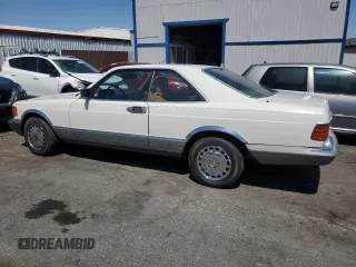 1984 Mercedes-Benz 500 z VIN WDBCA44A1EA029351, wystawiony jako Copart lot #59357115 z przebiegiem 155 975 mil mil oraz Tytuł czysty. Historia ofert i sprzedaży dostępna na DreamBid. Obrazek 2.
