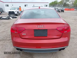 2014 Audi S5 Prestige z VIN WAUVGAFR9EA059415, wystawiony jako IAAI lot #42136897 z przebiegiem 95 667 mil mil oraz . Historia ofert i sprzedaży dostępna na DreamBid. Obrazek 16.
