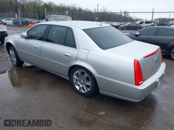 2011 Cadillac DTS Luxury Collection z VIN 1G6KD5E6XBU107790, wystawiony jako IAAI lot #41943638 z przebiegiem 150 543 mil mil oraz . Historia ofert i sprzedaży dostępna na DreamBid. Obrazek 3.