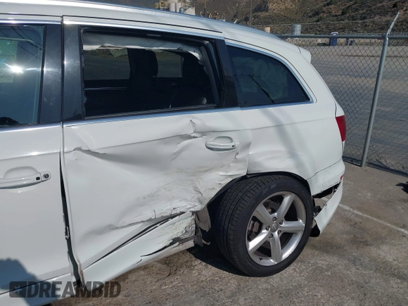 2014 Audi Q7 S line Prestige with VIN WA1DGAFE2ED010013, listed as a IAAI auction lot 42454744 with Not provided miles and . Bid and sale history available at DreamBid. Image 17.