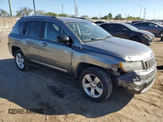 2011 Jeep Compass Latitude with VIN 1J4NT1FB1BD219826, listed as a Copart auction lot 44562315 with 116,006 mi miles and Clean Title. Bid and sale history available at carsss.com. Image 4.