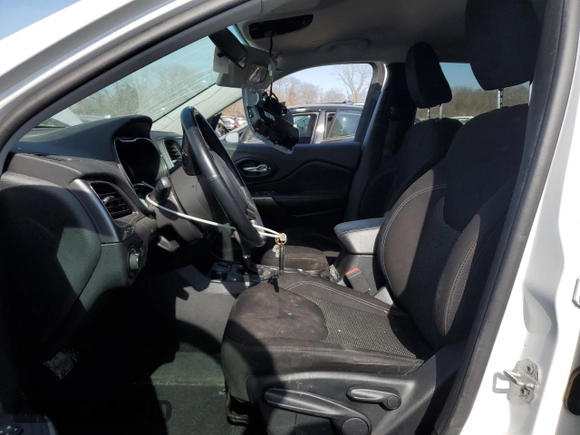 2020 Jeep Cherokee Latitude z VIN 1C4PJMCB9LD582208, wystawiony jako Copart lot #48202205 z przebiegiem 73 535 mil mil oraz Szkoda całkowita • Salvage title. Historia ofert i sprzedaży dostępna na DreamBid. Obrazek 7.