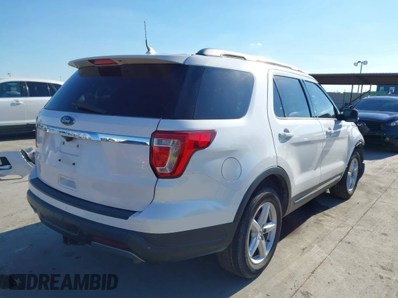 2019 Ford Explorer XLT with VIN 1FM5K7D83KGA27725, listed as a IAAI auction lot 40452438 with 76,913 mi miles and . Bid and sale history available at DreamBid. Image 4.