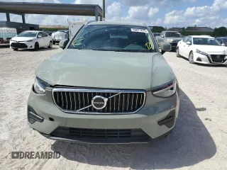 2025 Volvo XC40 Core Bright Theme z VIN YV4L12UJ4S2520540, wystawiony jako Copart lot #60871675 z przebiegiem 5 949 mil mil oraz Szkoda całkowita • Salvage title. Historia ofert i sprzedaży dostępna na DreamBid. Obrazek 5.