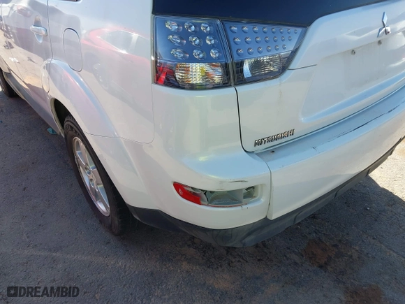 2009 Mitsubishi Outlander ES with VIN JA4LS21W49Z015920, listed as a IAAI auction lot 41845969 with 291,723 mi miles. Bid and sale history available at carsss.com. Image 18.