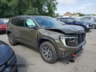 2024 GMC Acadia AWD AT4 z VIN 1GKENPKS5RJ165794, wystawiony jako Copart lot #69023404 z przebiegiem 171 mil mil oraz Szkody całkowita. Historia ofert i sprzedaży dostępna na DreamBid. Obrazek 4.