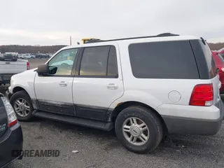 2004 Ford Expedition Special Service with VIN 1FMPU16L64LA70855, listed as a IAAI auction lot 41231282 with 221,560 mi miles. Bid and sale history available at carsss.com. Image 14.