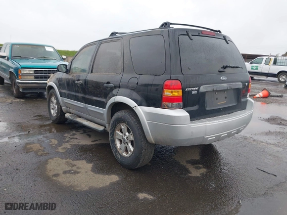 2007 Ford Escape XLT with VIN 1FMYU03107KC08224, listed as a IAAI auction lot 41796105 with 194,640 mi miles. Bid and sale history available at carsss.com. Image 3.
