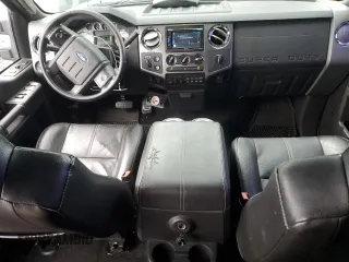 2008 Ford F-250 XL with VIN 1FTSW21R48EA88341, listed as a Copart auction lot 60872385 with 191,767 mi miles and Salvage title. Bid and sale history available at DreamBid. Image 8.