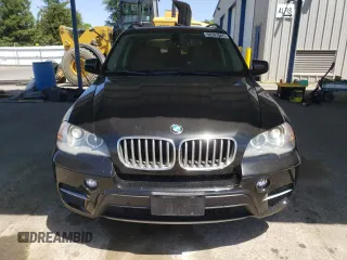 2013 BMW X5 xDrive35i z VIN 5UXZV4C56D0E11871, wystawiony jako Copart lot #58247665 z przebiegiem 136 874 mil mil oraz Szkoda całkowita • Salvage title. Historia ofert i sprzedaży dostępna na DreamBid. Obrazek 5.