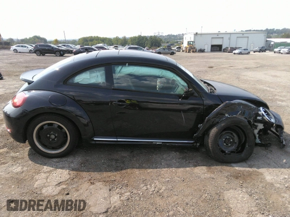 2018 Volkswagen Beetle S z VIN 3VWFD7ATXJM705321, wystawiony jako IAAI lot #40118047 z przebiegiem Nie podano mil oraz . Historia ofert i sprzedaży dostępna na DreamBid. Obrazek 13.