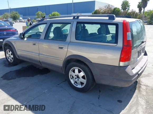 2001 Volvo V70 with VIN YV1SZ58D011023061, listed as a IAAI auction lot 42084689 with 170,688 mi miles. Bid and sale history available at carsss.com. Image 3.