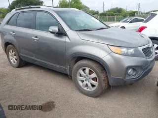 2013 Kia Sorento LX with VIN 5XYKT4A61DG342521, listed as a IAAI auction lot 42115317 with 90,737 mi miles. Bid and sale history available at carsss.com. Image 1.