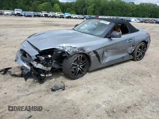 2024 BMW Z4 sDrive30i z VIN WBAHF3C0XRWY33763, wystawiony jako Copart lot #58850565 z przebiegiem Nie podano mil oraz Szkoda całkowita • Salvage title. Historia ofert i sprzedaży dostępna na DreamBid. Obrazek 1.