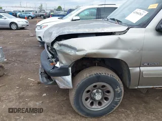 2000 Chevrolet Silverado 1500 LS with VIN 2GCEK19T3Y1266020, listed as a IAAI auction lot 42060263 with 270,921 mi miles. Bid and sale history available at carsss.com. Image 6.