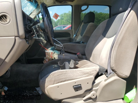 2003 Chevrolet Avalanche z VIN 3GNEC13T33G135778, wystawiony jako Copart lot #54825175 z przebiegiem 244 182 mil mil oraz Czysty tytuł • Clean title. Historia ofert i sprzedaży dostępna na DreamBid. Obrazek 7.