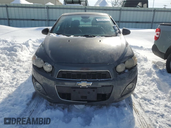 2013 Chevrolet Sonic LTZ z VIN 1G1JE5SH6D4114209, wystawiony jako Copart lot #44854675 z przebiegiem 130 385 mil mil oraz Czysty tytuł • Clean title. Historia ofert i sprzedaży dostępna na DreamBid. Obrazek 5.